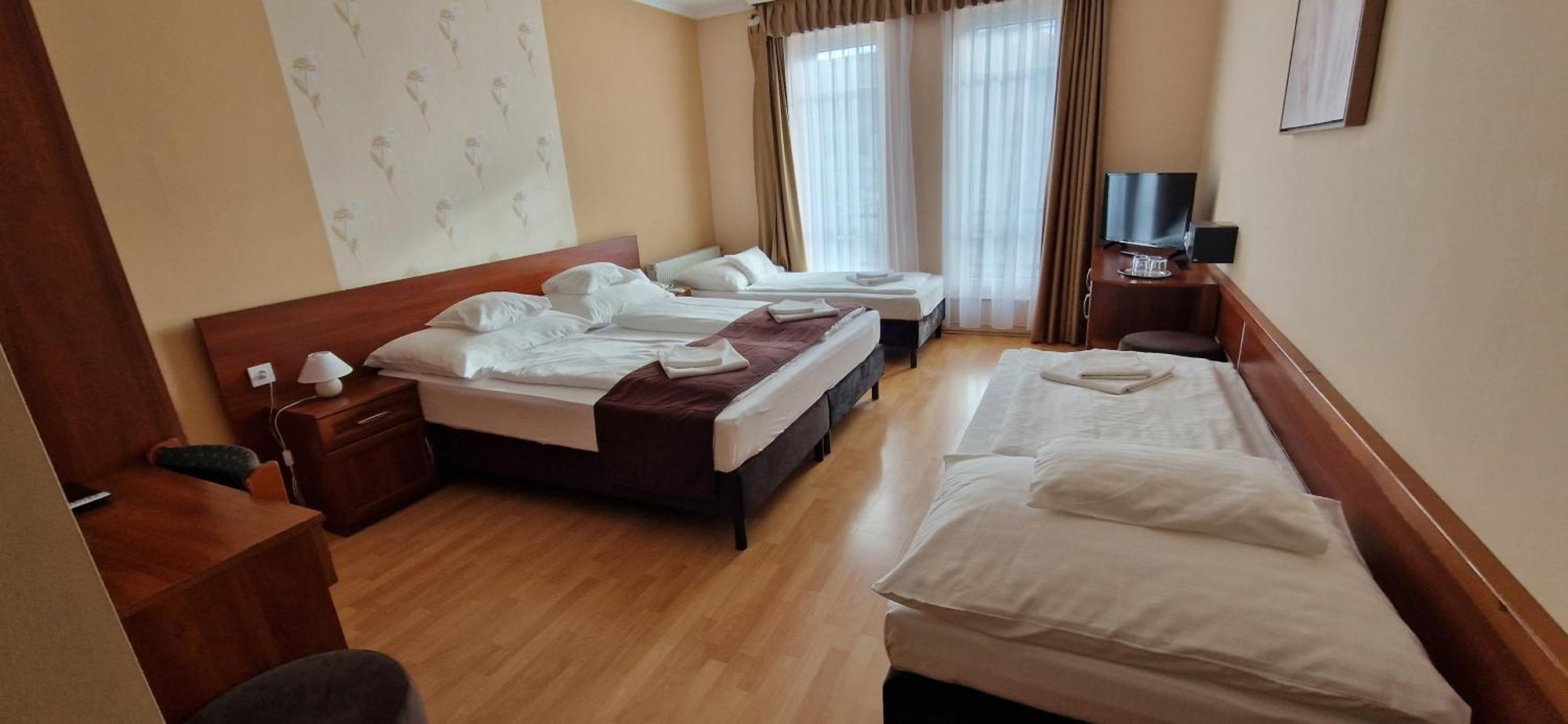 Hotel Patonai Fertod Bagian luar foto