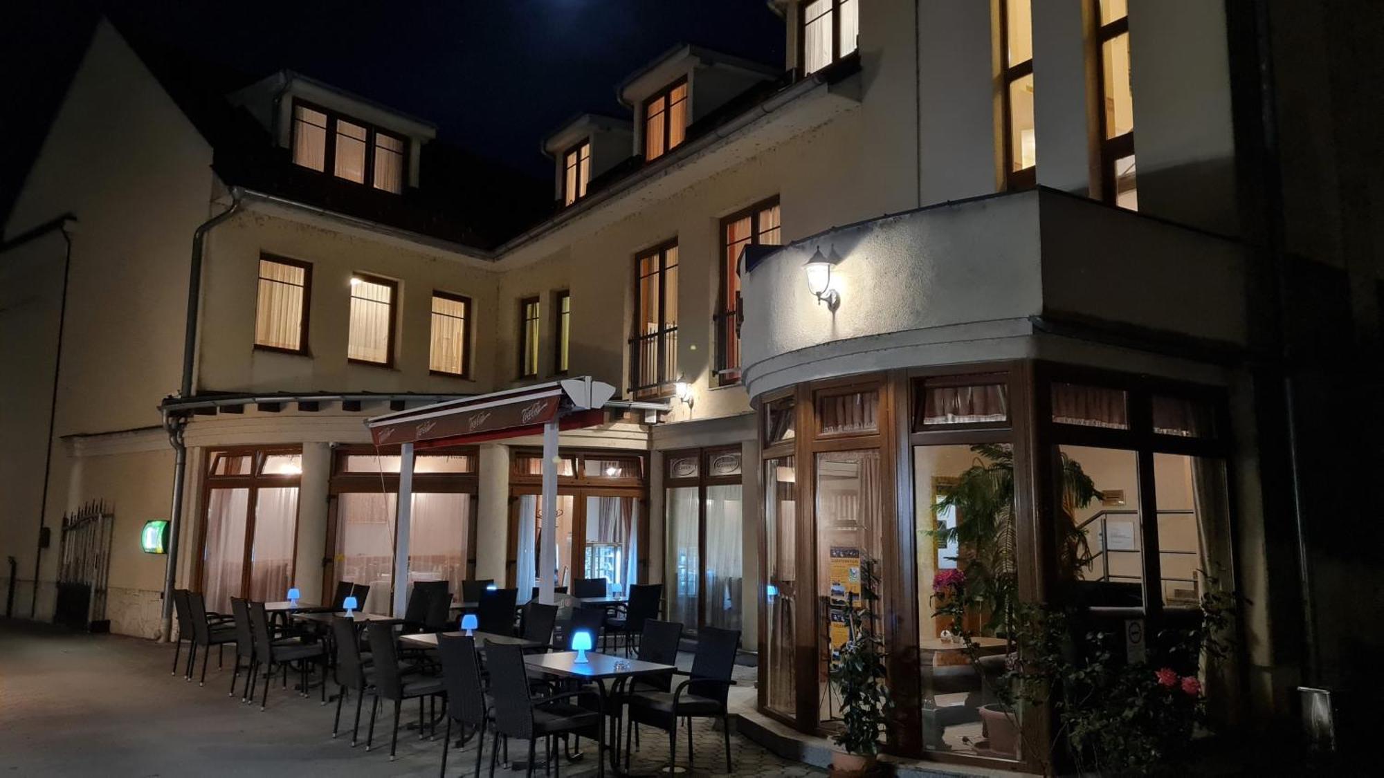 Hotel Patonai Fertod Bagian luar foto